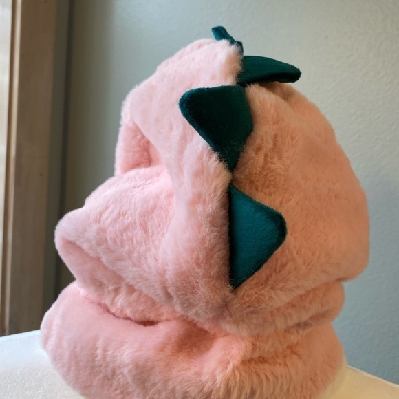 Super soft and cozy Dinosaur Hat and Scarf. Perfect for winter kids size 4T-8. - Picture 5 of 6